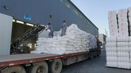 工廠內瓜爾豆膠產品裝車，嚴格質量控制